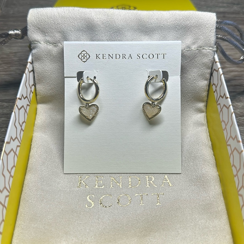 Kendra Scott Huggie Ari Heart Gold Earrings Iridescent Drusy